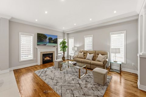 Photo 8 at 2 Daniel Bram Drive, Patterson, Vaughan