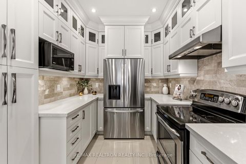 Photo 12 at 2 Daniel Bram Drive, Patterson, Vaughan