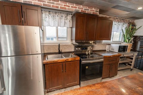 Photo 11 at 73 College Crescent, Grove East, Barrie