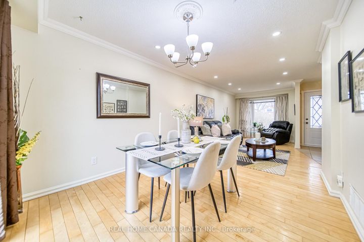 Photo 4 at 6051 Fullerton Crescent, Meadowvale, Mississauga