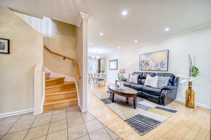 Photo 6 at 6051 Fullerton Crescent, Meadowvale, Mississauga