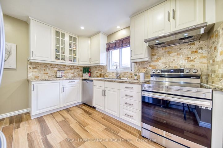 Photo 12 at 6051 Fullerton Crescent, Meadowvale, Mississauga