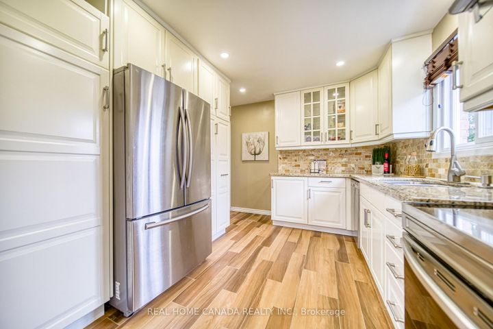 Photo 13 at 6051 Fullerton Crescent, Meadowvale, Mississauga