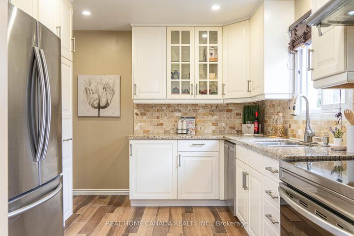 Photo 14 at 6051 Fullerton Crescent, Meadowvale, Mississauga