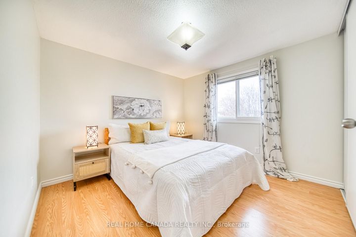 Photo 16 at 6051 Fullerton Crescent, Meadowvale, Mississauga