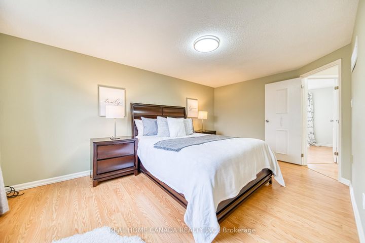 Photo 19 at 6051 Fullerton Crescent, Meadowvale, Mississauga