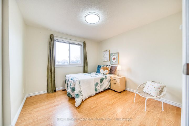 Photo 20 at 6051 Fullerton Crescent, Meadowvale, Mississauga