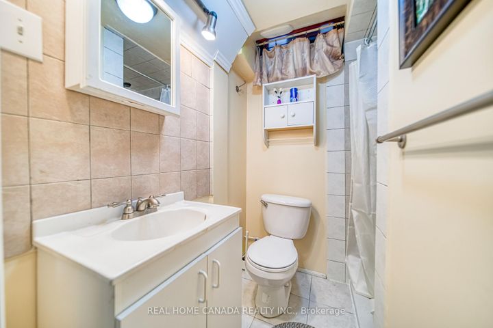 Photo 22 at 6051 Fullerton Crescent, Meadowvale, Mississauga