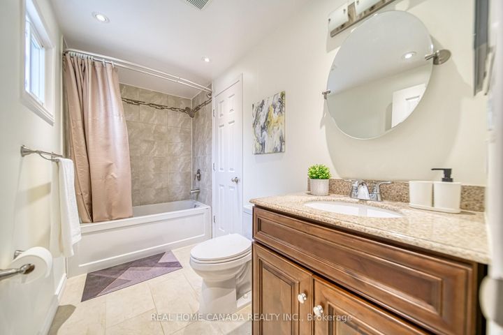 Photo 23 at 6051 Fullerton Crescent, Meadowvale, Mississauga