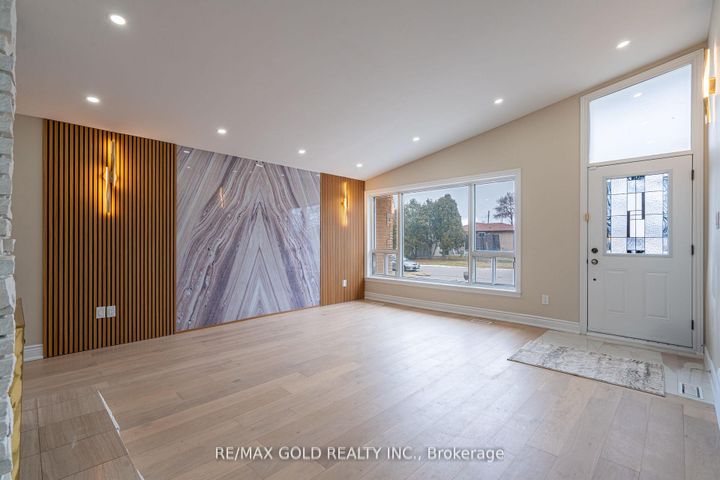 Photo 1 at 15 Athlone Avenue, Avondale, Brampton