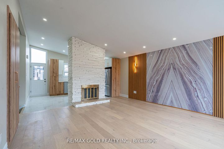 Photo 2 at 15 Athlone Avenue, Avondale, Brampton