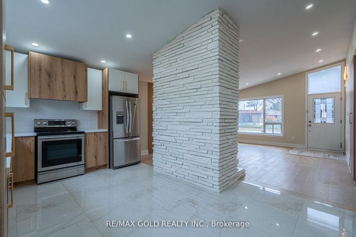 Photo 4 at 15 Athlone Avenue, Avondale, Brampton