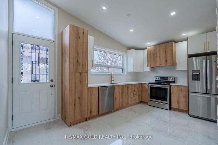 Photo 5 at 15 Athlone Avenue, Avondale, Brampton