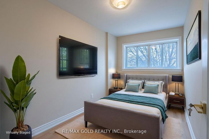 Photo 7 at 15 Athlone Avenue, Avondale, Brampton