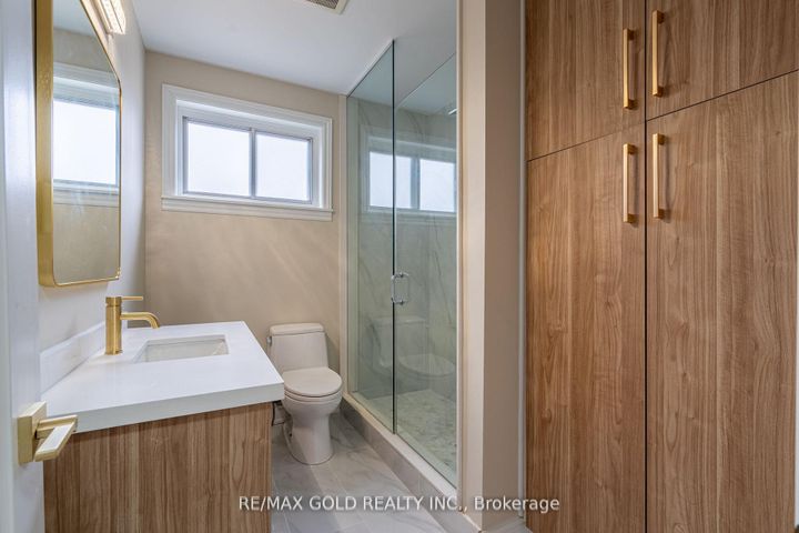 Photo 11 at 15 Athlone Avenue, Avondale, Brampton