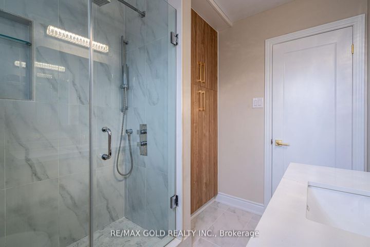 Photo 12 at 15 Athlone Avenue, Avondale, Brampton