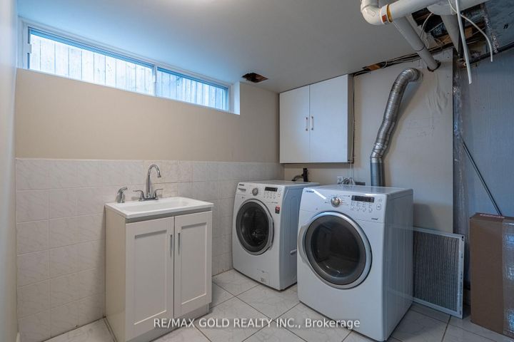 Photo 21 at 15 Athlone Avenue, Avondale, Brampton