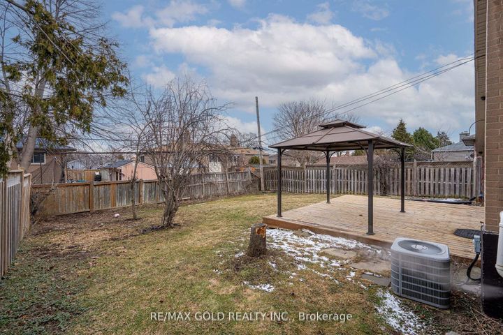 Photo 24 at 15 Athlone Avenue, Avondale, Brampton