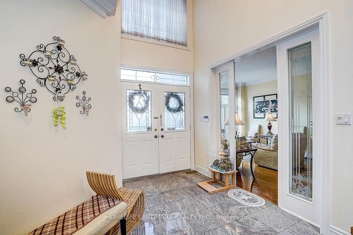 Photo 7 at 17 Averill Crescent, Newtonbrook East, Toronto