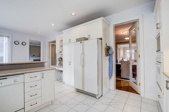 Photo 20 at 17 Averill Crescent, Newtonbrook East, Toronto