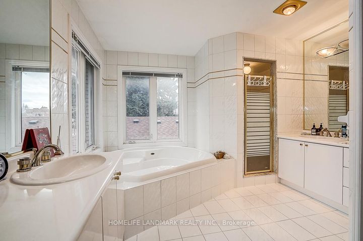 Photo 34 at 17 Averill Crescent, Newtonbrook East, Toronto