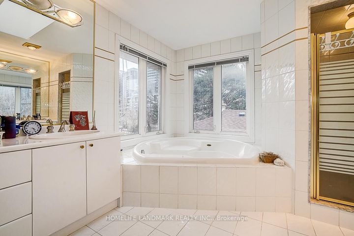 Photo 35 at 17 Averill Crescent, Newtonbrook East, Toronto