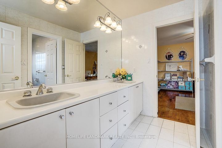 Photo 38 at 17 Averill Crescent, Newtonbrook East, Toronto