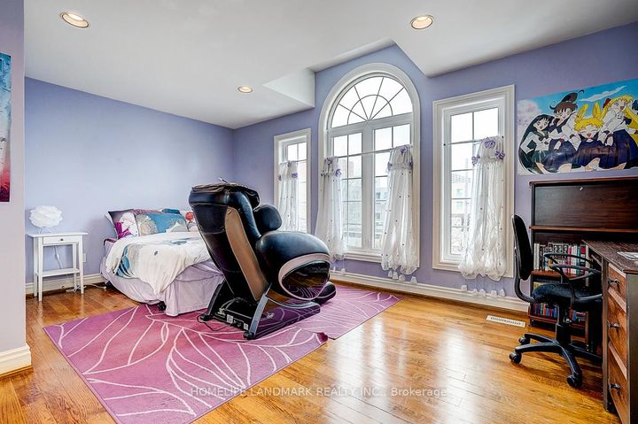 Photo 39 at 17 Averill Crescent, Newtonbrook East, Toronto