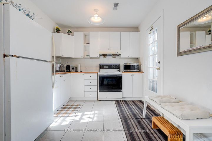 Photo 44 at 17 Averill Crescent, Newtonbrook East, Toronto