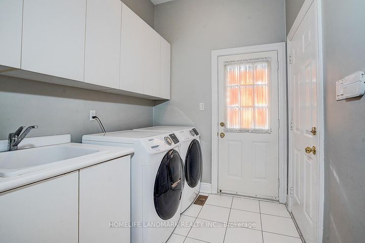 Photo 45 at 17 Averill Crescent, Newtonbrook East, Toronto