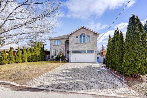 Photo 1 at 17 Averill Crescent, Newtonbrook East, Toronto