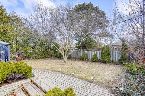 Photo 2 at 17 Averill Crescent, Newtonbrook East, Toronto