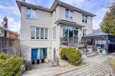 Photo 3 at 17 Averill Crescent, Newtonbrook East, Toronto