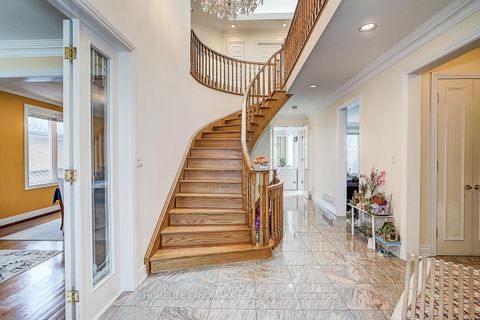 Photo 8 at 17 Averill Crescent, Newtonbrook East, Toronto