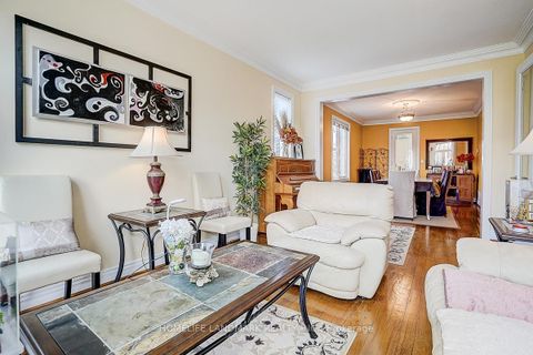 Photo 12 at 17 Averill Crescent, Newtonbrook East, Toronto