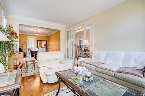 Photo 13 at 17 Averill Crescent, Newtonbrook East, Toronto