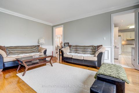 Photo 18 at 17 Averill Crescent, Newtonbrook East, Toronto