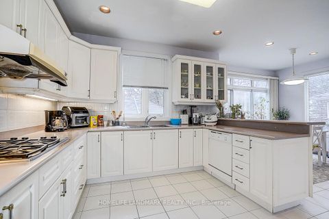 Photo 19 at 17 Averill Crescent, Newtonbrook East, Toronto