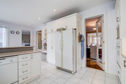 Photo 20 at 17 Averill Crescent, Newtonbrook East, Toronto