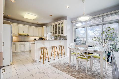 Photo 23 at 17 Averill Crescent, Newtonbrook East, Toronto