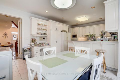 Photo 25 at 17 Averill Crescent, Newtonbrook East, Toronto