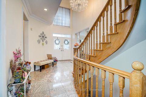 Photo 26 at 17 Averill Crescent, Newtonbrook East, Toronto