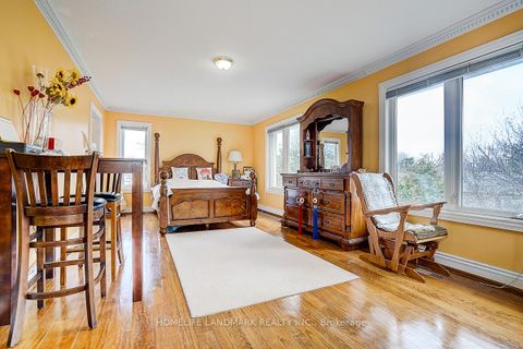 Photo 29 at 17 Averill Crescent, Newtonbrook East, Toronto