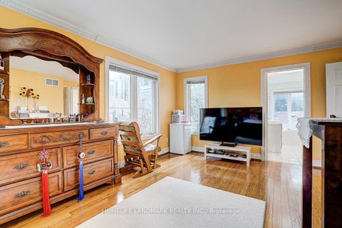 Photo 33 at 17 Averill Crescent, Newtonbrook East, Toronto