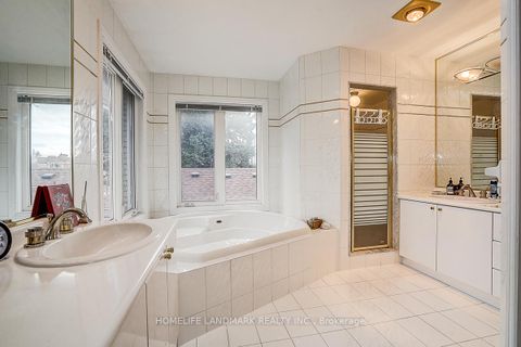 Photo 34 at 17 Averill Crescent, Newtonbrook East, Toronto