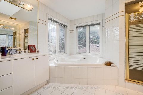 Photo 35 at 17 Averill Crescent, Newtonbrook East, Toronto