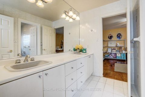 Photo 38 at 17 Averill Crescent, Newtonbrook East, Toronto