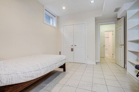 Photo 42 at 17 Averill Crescent, Newtonbrook East, Toronto