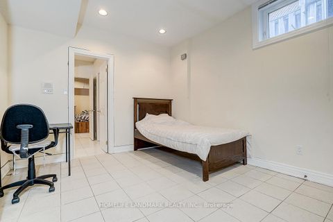 Photo 43 at 17 Averill Crescent, Newtonbrook East, Toronto