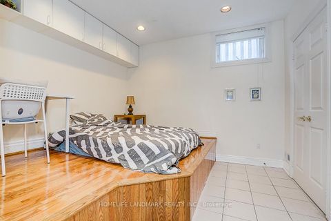 Photo 46 at 17 Averill Crescent, Newtonbrook East, Toronto